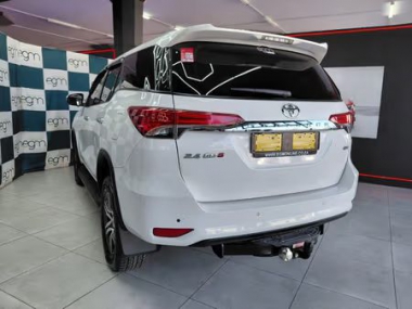 17960Toyota Fortuner008-th.jpg